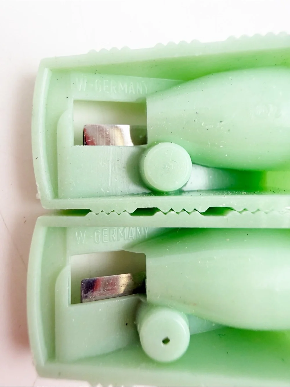 TWO Vtg 80s Clinique Eye & Lip Pencil Sharpener West Germany Green New Box Wear